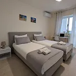 Modern Cozy 10 Min Walk To Skanderbeg Square 地拉那