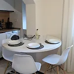Modern Cozy 10 Min Walk To Skanderbeg Square *