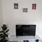 Apartment Modern Cozy 10 Min Walk To Skanderbeg Square Tirana