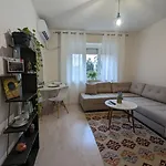 公寓 Modern Cozy 10 Min Walk To Skanderbeg Square *