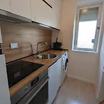 Modern Cozy 10 Min Walk To Skanderbeg Square Apartment *