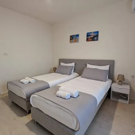Modern Cozy 10 Min Walk To Skanderbeg Square *