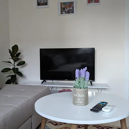 Modern Cozy 10 Min Walk To Skanderbeg Square דירה *