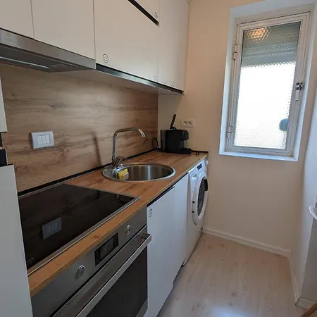 Modern Cozy 10 Min Walk To Skanderbeg Square דירה *