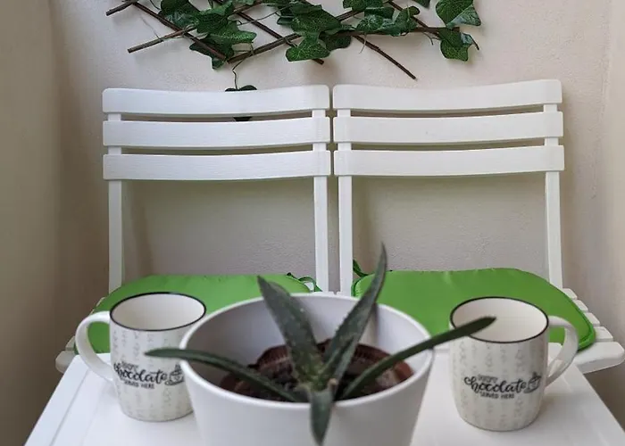 Modern Cozy 10 Min Walk To Skanderbeg Square 地拉那