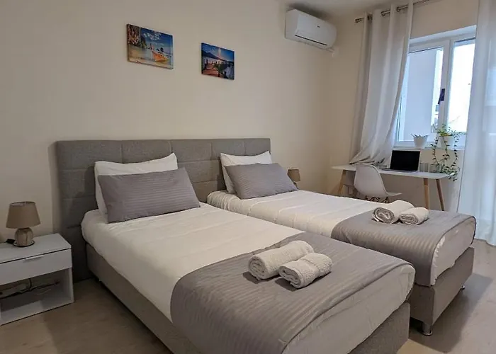 Modern Cozy 10 Min Walk To Skanderbeg Square 地拉那