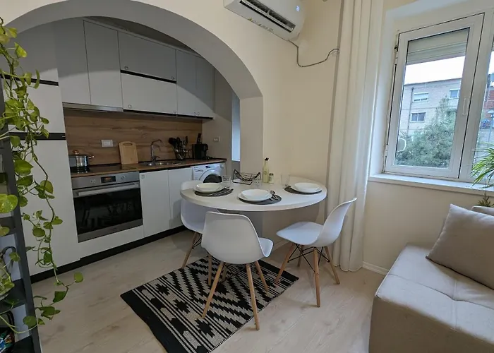 Modern Cozy 10 Min Walk To Skanderbeg Square *