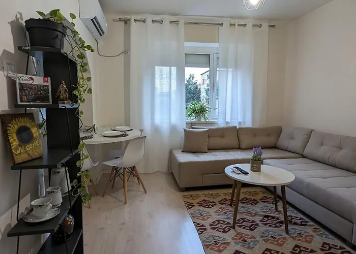 Daire Modern Cozy 10 Min Walk To Skanderbeg Square *