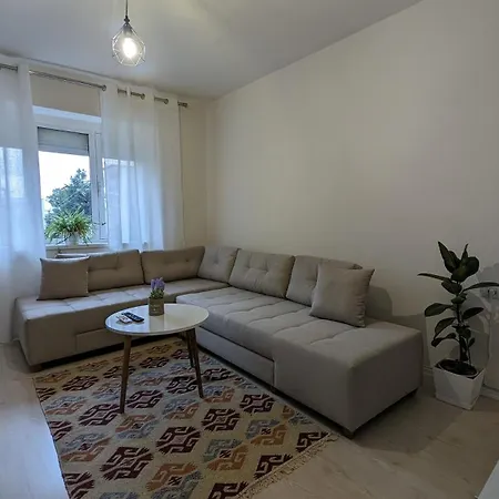 Modern Cozy 10 Min Walk To Skanderbeg Square Appartement