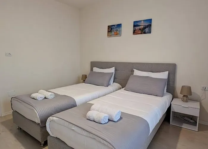 Modern Cozy 10 Min Walk To Skanderbeg Square *