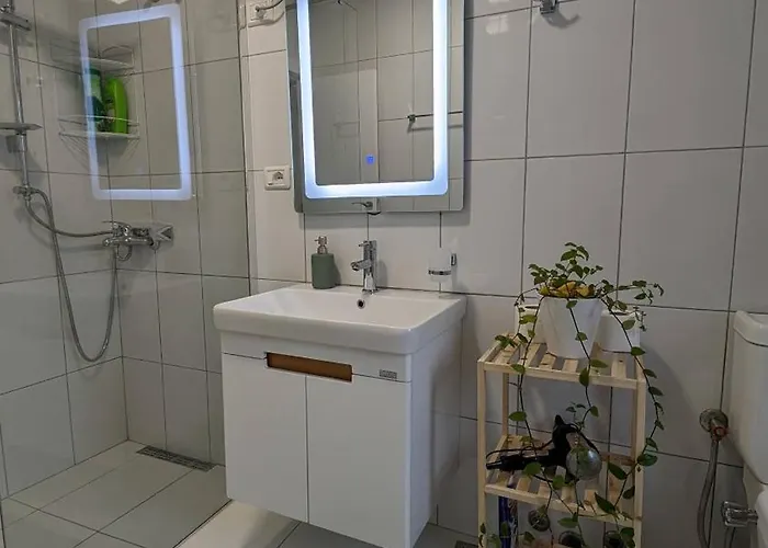 Modern Cozy 10 Min Walk To Skanderbeg Square * Tirana